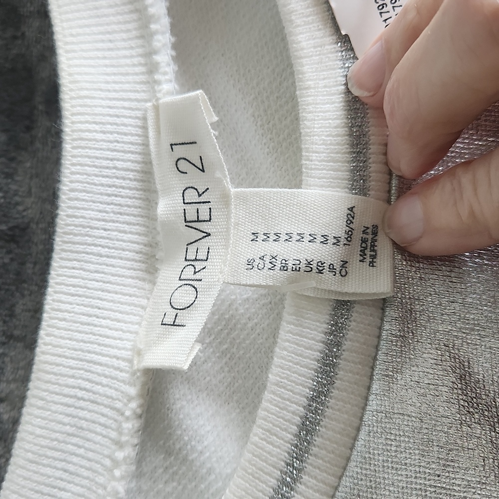 Forever 21, Woman's, Sz M, Shiny Silver, White/ Silver Neck, Cuffs & Bottom - Picture 8 of 8